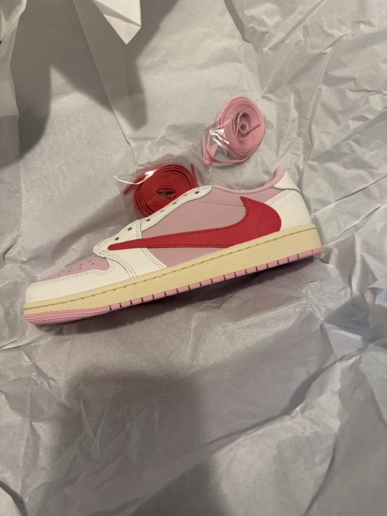 cocoss69's tweet photo. Jordan 1 Retro Low OG SP🤡
Travis Scott Tropical Pink/ Shy Pink🌸

Would you wear this in any size?( If yes what size )🔥🪐

#sneakers #shoes #kicks #Jordan1 #Retro #pink https://t.co/d1sqacQqrv