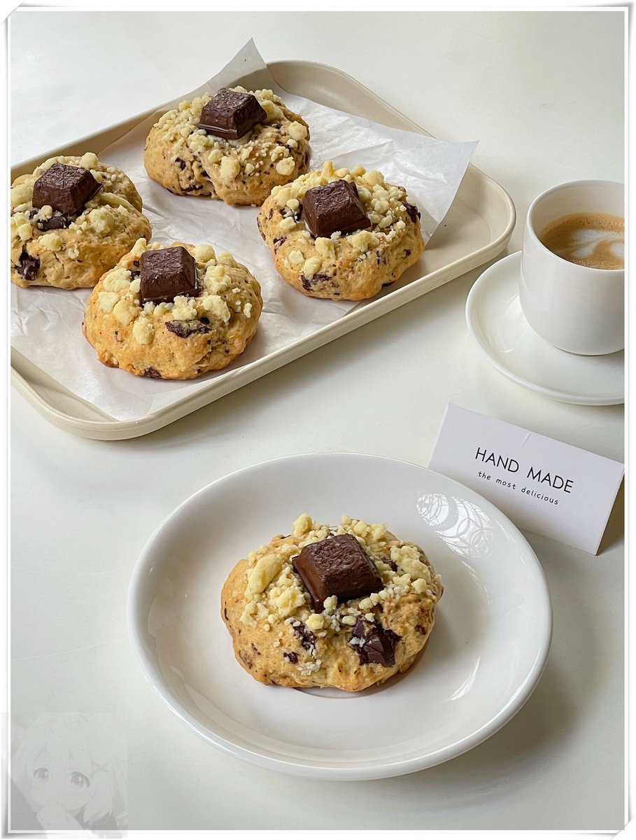 SarahStill2's tweet photo. Just turned these warm chocolate chip cookies fresh out of the oven! The smell filling the kitchen is pure joy  Who’s joining me for a bite https://t.co/y9FvSlwIR7