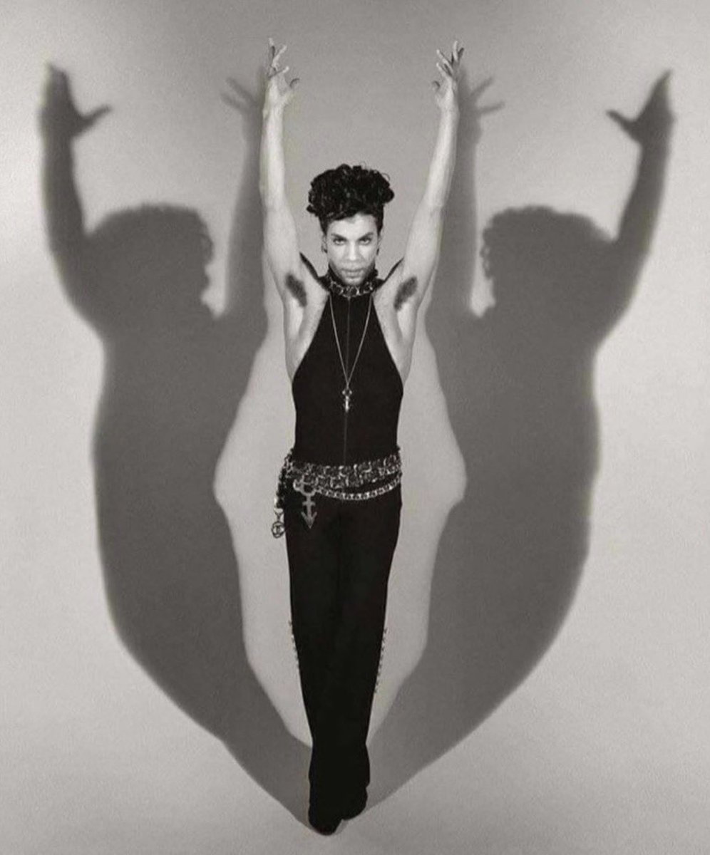 theRNBdrop's tweet photo. Happy birthday to Prince 🕊️ https://t.co/YUZmJT8ORv