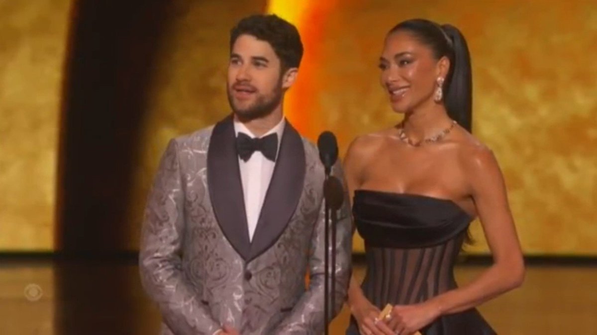 eurydaisies's tweet photo. the tonys literally said uy philippines #tonys https://t.co/78LW5otbtm