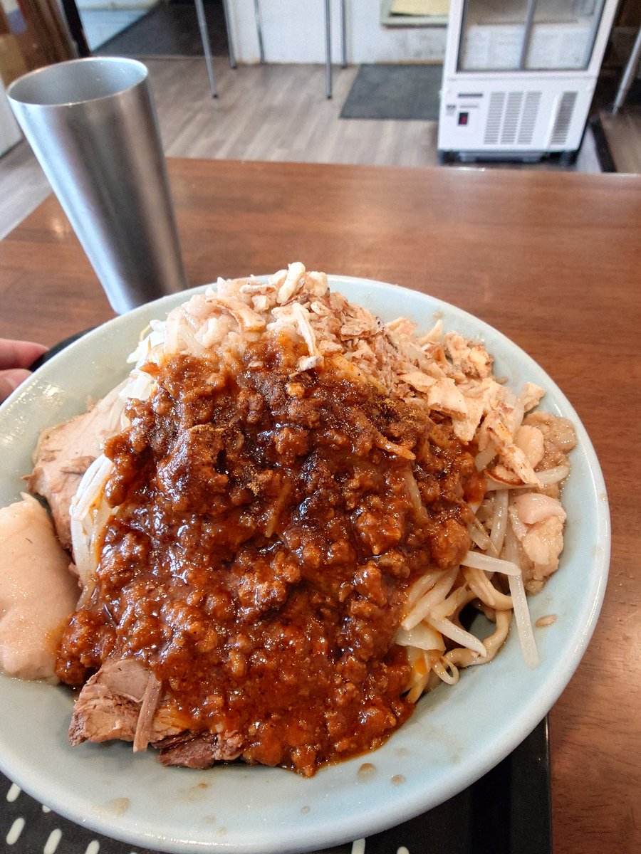 Rosuto007's tweet photo. 仕事行く前に‥
夢を語れ神奈川に寄り道🤣

スパイシ〜キーマ汁なし🌟🌟🌟🌟🌟
麺マシ（300g）
キャベチャー

スパイシ〜キーマ汁なし
マジで美味い
オヌヌメ！！
あと今日+明日で終わりなので
食べてない方は早く行きましょう笑

メモ今年夢を語れ神奈川45杯目🤗 https://t.co/dWu7n8d83c