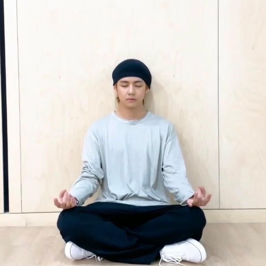 belixng's tweet photo. อาร์มี่ภายนอก :                                     ภายใน : https://t.co/hNqzopMDxz