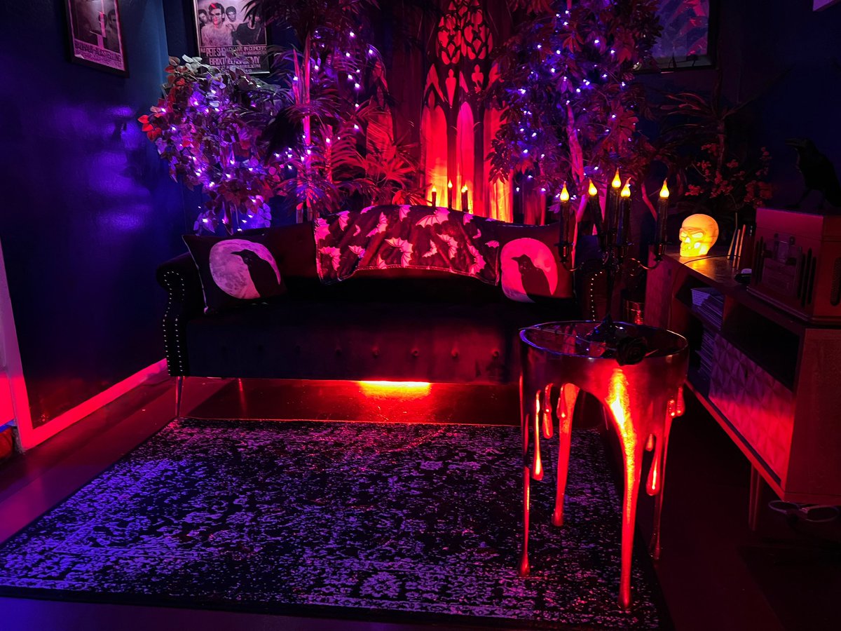 TheContentCoven's tweet photo. The parlor is straight vibes when shooting content! 

#ContentCoven #PhoenixCreators #AZCreators #CreatorNetworking #Phxcreators https://t.co/gvhH94HnqY