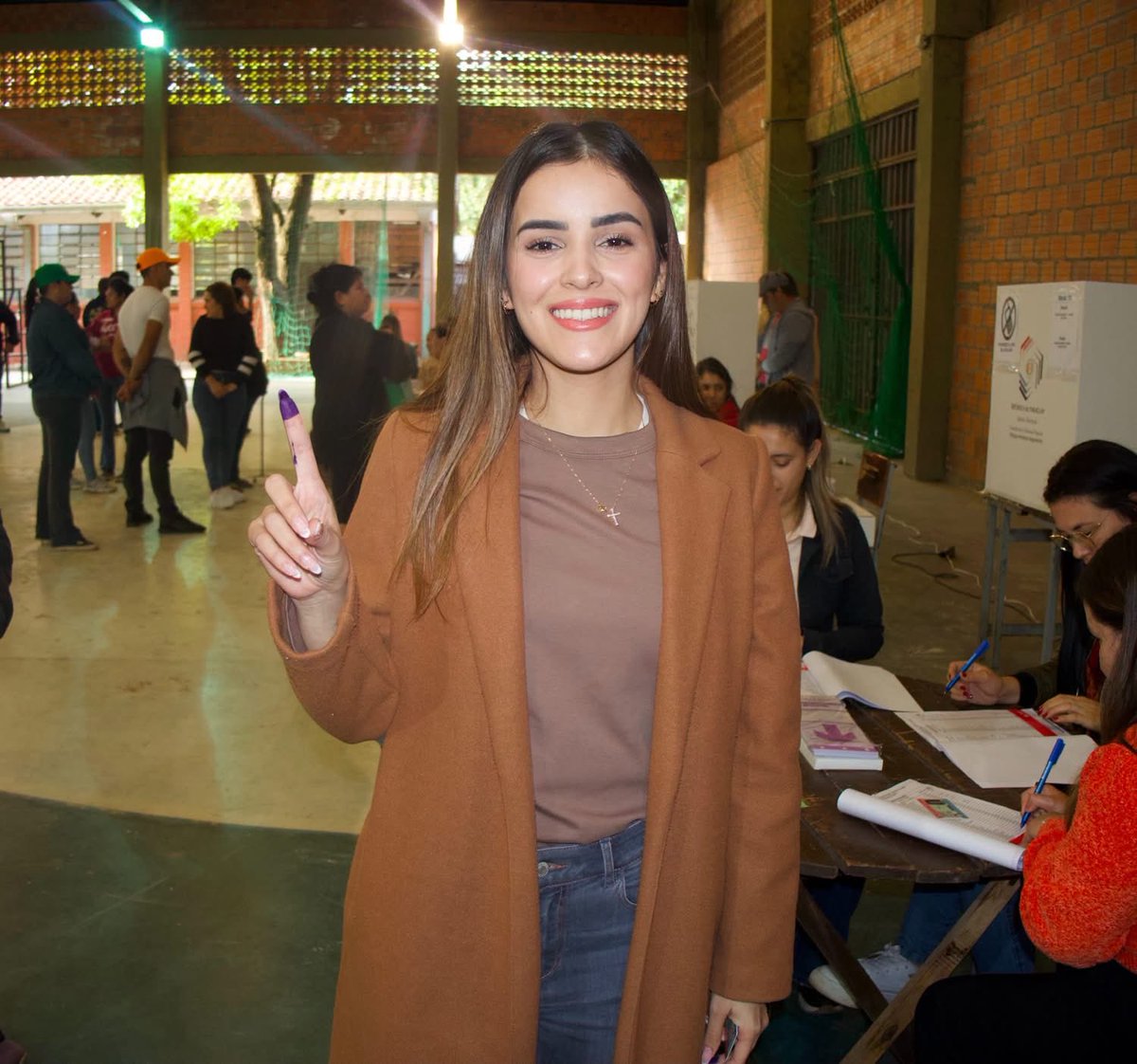 lacostasoy's tweet photo. 1829 votos. En Villa Hayes la más votada como candidata colorada para concejal municipal es Venus Núñez, hija de @bachinunezpy https://t.co/EDnSmX5oWW