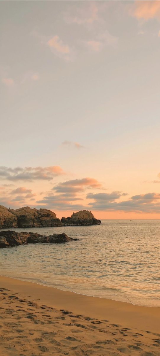 earthwhisperss's tweet photo. Sunset https://t.co/eWIwMJn3YC