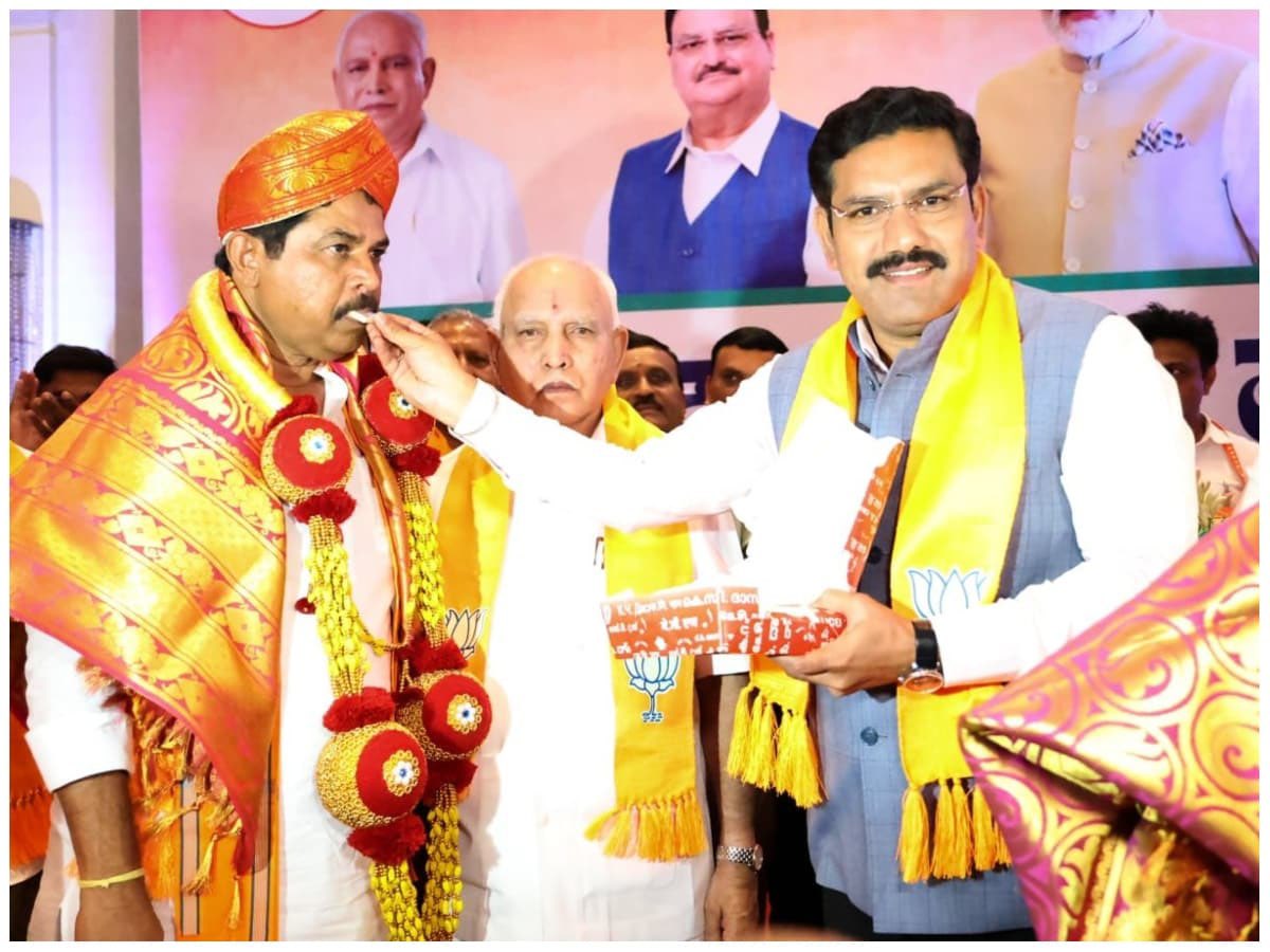 shamnv1's tweet photo. @skytalIndik4 @KiranAradhyaadv They r doing adjustment politics , they will be happy if more Hindu leaders are sent to jail https://t.co/zVEnhji8Jr