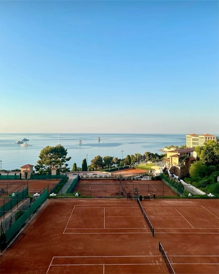 MittCPA's tweet photo. tennis near water, 10/10 https://t.co/hueLVE0Xrx