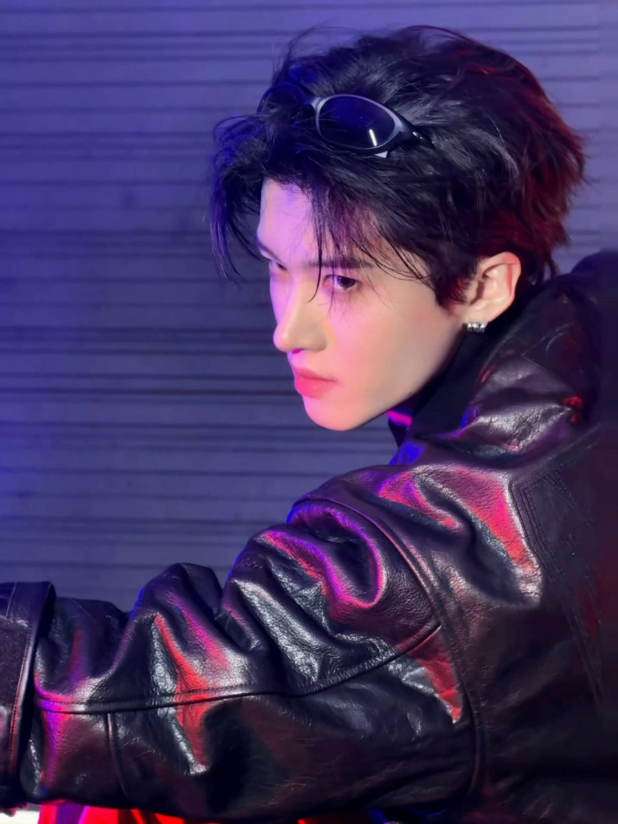 uiyanan's tweet photo. Handsome guy is back. https://t.co/G1xT74RvTt