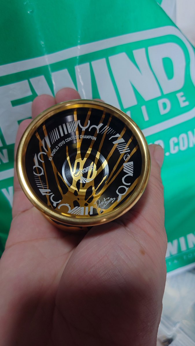 hiroki1124_yoyo's tweet photo. 改めてシルク新色のRei Iwakura Edition🪀
黒金ベース��金スプラッシュという最高に刺さり最高に落ち着きのないカラー✨
#ヨーヨー #JN26 #C3cirque #オンラインヨーヨーコミュニティ #破門 https://t.co/AFsW5r8Syi