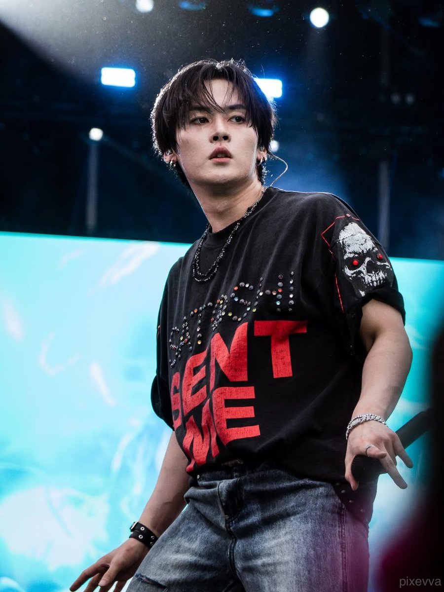 3leelino's tweet photo. SHINING 🌟 

STRAY KIDS DOMINATE GOVBALL
#SKZBall #GovBallNYC
#LeeKnow #리노 260607 https://t.co/FrUcRgN7nj
