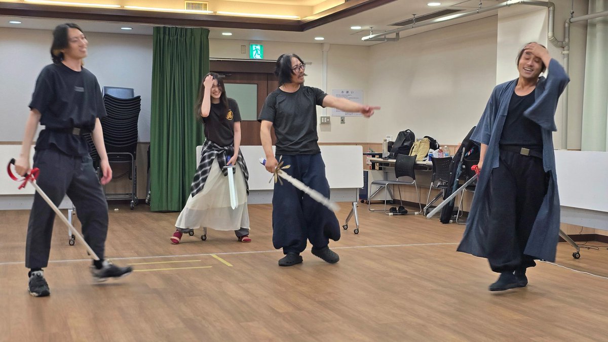 freedom753's tweet photo. 昨日は
#トナツバ　殺陣付けでしたー！！
筋肉痛まではいかずに済んだけど、
無事に身体が痛いです笑
不器用すぎて慣れるまでは苦戦しますが、
かっこいい殺陣をつけてもらったので
モノにできるようにひたすら頑張るのみ！
戦う役はレアで次いつ観れるかわからないから、この機会に是非観にきてね！ https://t.co/xyeijJ1ht1