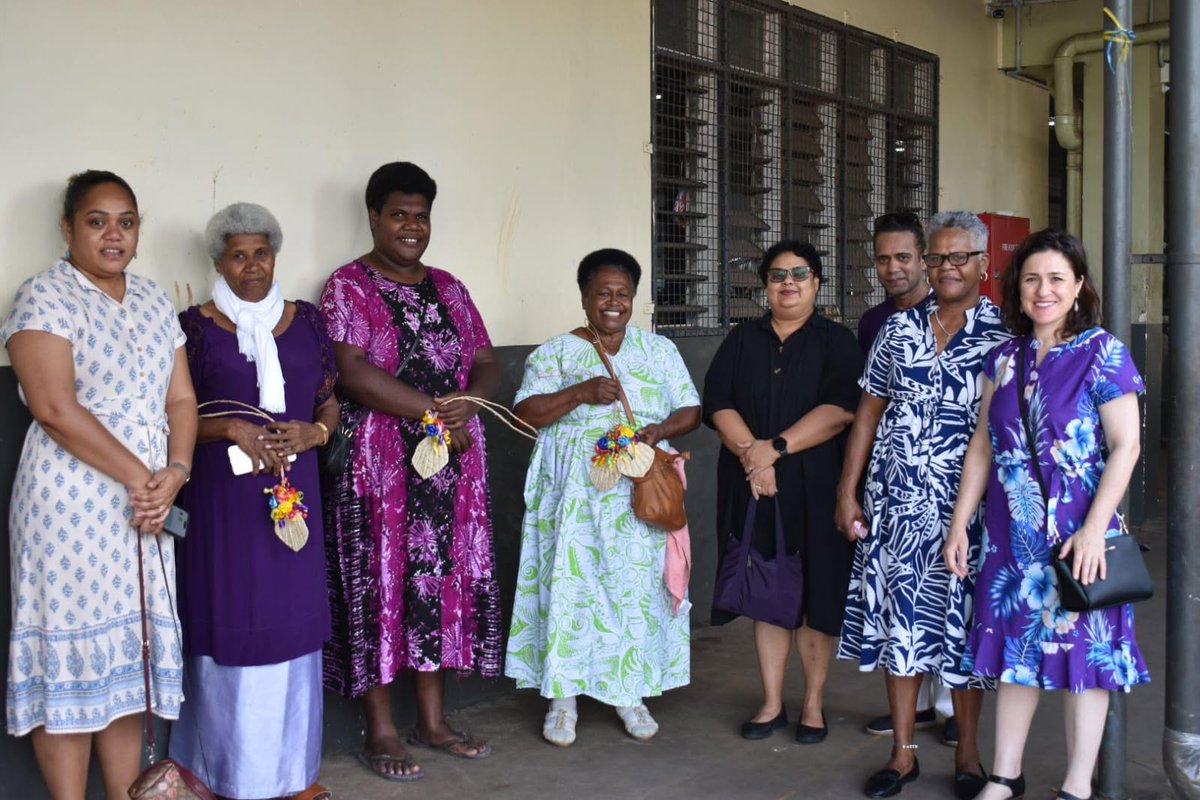 unwomenpacific's tweet photo. #Fiji 🇫🇯 | Nausori Market welcomed representatives from @MFATNZ  and the @MWCSPFIJI  for a talanoa with women vendors, highlighting how #M4C supports rural women with safe accommodation, skills training, leadership and dignity in market spaces. #WomensEconomicEmpowerment https://t.co/iYBxu1j8wY