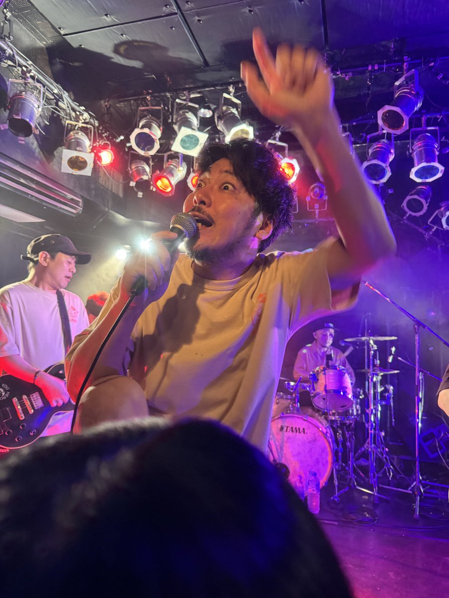 DiesukeTKD's tweet photo. コンちゃん、ユッキー、またバンド始めてくれて本当にありがとう。
あなたたちが大好きです。
LA poolメンバーの皆様も本当にありがとう。
いかん、また泣けて来た笑
#lapool
#府中flight https://t.co/4ra4auCXR0