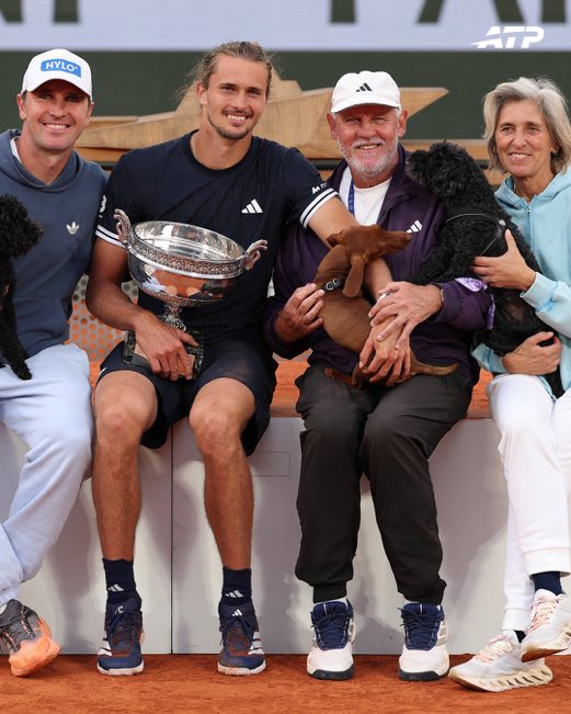 Padackled's tweet photo. This championship belongs to the whole family. 🏆 #Zverev https://t.co/1Qbs8FUy0y