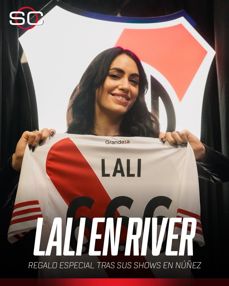 SC_ESPN's tweet photo. 🔴⚪🎤 ¡LA BANDA ROJA PARA LALI! La cantante, reconocida hincha del Millonario, recibió una camiseta de regalo por parte del club tras sus dos shows en el Más Monumental.

📷 @RiverPlate https://t.co/euk6LApdS1