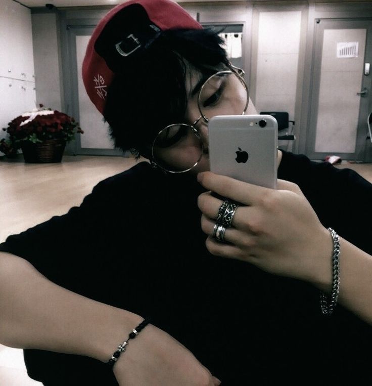 skjinviek's tweet photo. uma #jikook au || pedido inesperado 

Onde Jimin quebra sua aliança de namoro e conta para Jungkook, que em resposta surta. Ele só não sabia que aquilo seria o gatilho para que algo mudasse entre eles. https://t.co/bIk9Yaoe2Z