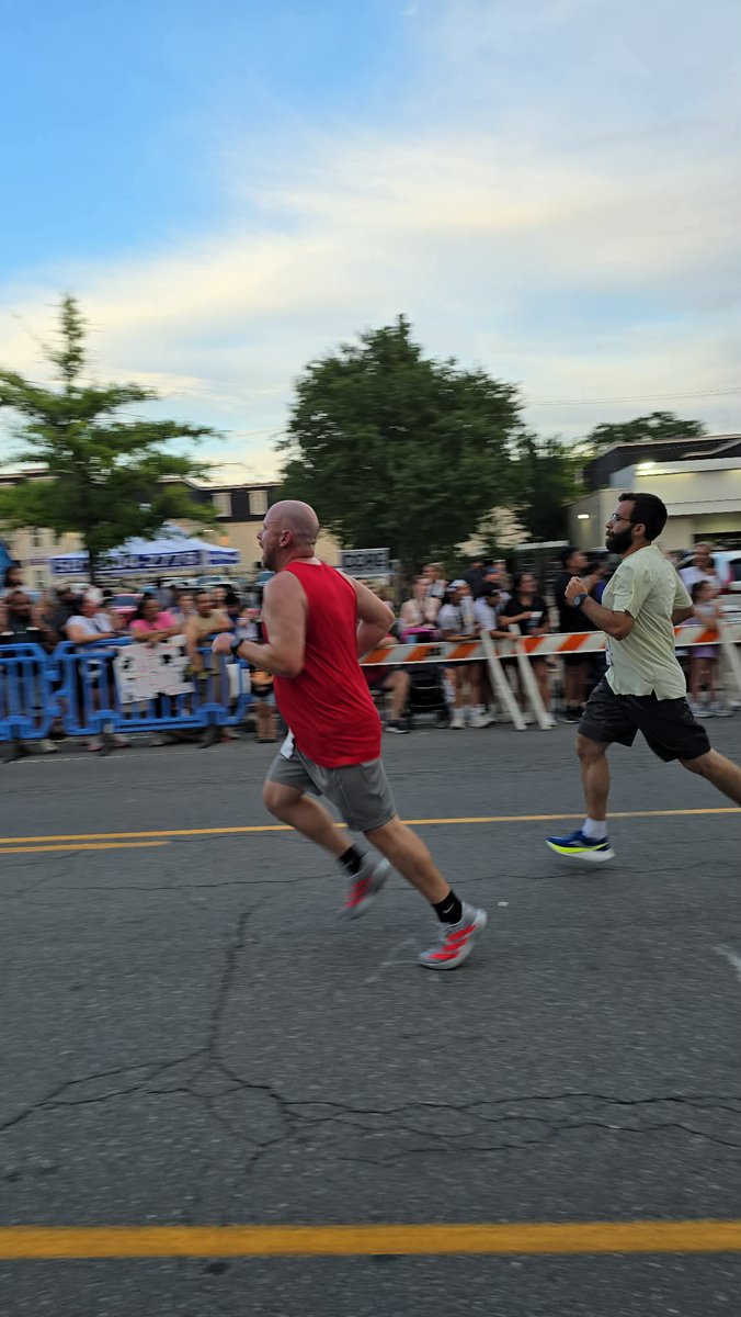GrahamZPowell's tweet photo. SoMa street mile on Friday night. The good thing about a 1-mile race is when you’re just about sick of it, you’re almost done. Got to run with and see some really fast people. Didn’t get the sub 6 I wanted, but I was 2.5 seconds faster than last year, so I’ll take it. 2/2 posts. https://t.co/IhtcHsRaNH