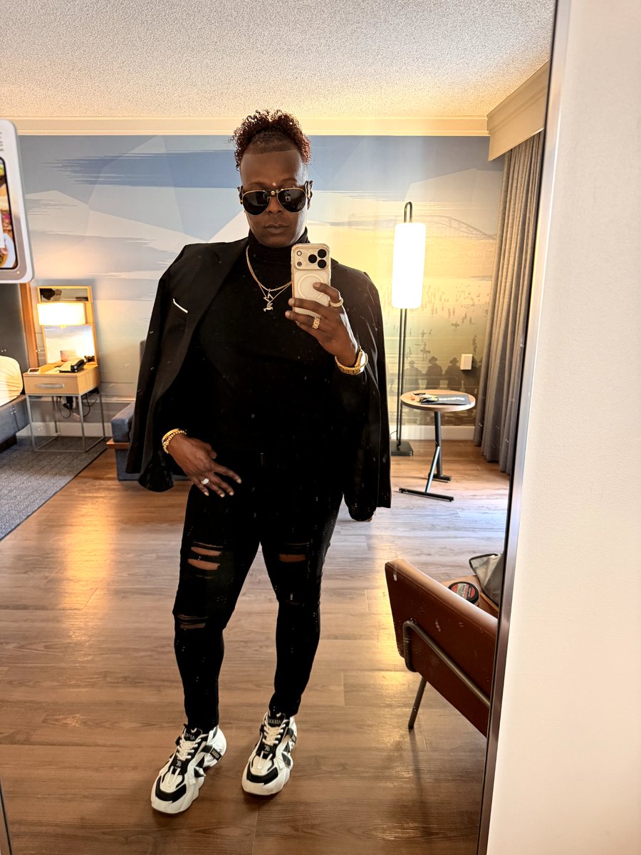 MauricePatton17's tweet photo. #ITSABADBITCHALERT 😜😍😏🚨🚨⚠️ I ALWAYS LOVE 🫶🏾 COMING BACK HOME TO THE #LBC &amp; TAKING ALL OF THE #HUSBANDS 😈LMAO 🤣😂🤦🏾‍♂️🤷🏾‍♂️
#SEXYBOI #CALIBOI #VEGAS #PRETTYBOI #MODELBOI #SEXYBOTTOM #MIXEDBOI #CURLYHAIR #CHOCOLATE #LBC #FREAKS #BADBITCH #GORGEOUS 😍😜😏😈 https://t.co/boSAJ1dnaN