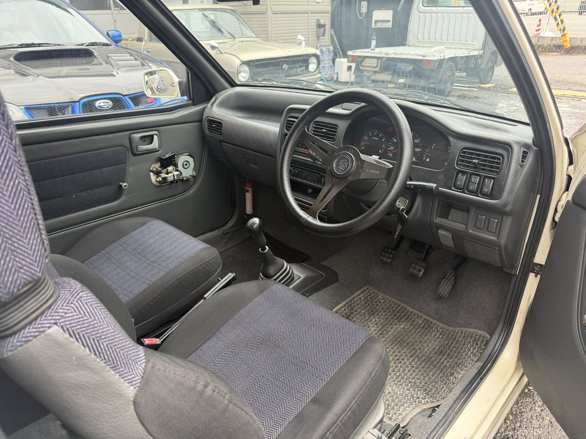 WP_TK10's tweet photo. アルトワークス　ターボie 
5MT 車高調　マフラー　ライトな改造です！

走行4.8万キロの車両になります！
店頭置くか迷ってます、、、
現状で欲しい方いらっしゃいましたら
DMからお問い合わせください🥺👌

SSR メッシュ13インチ！
エンジン快調！エアコン効いてます！

レスポンスめちゃくちゃいいです！
あとは古いのでお世話できる人！😊

68万円！