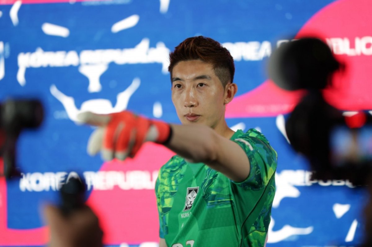 FARATA0's tweet photo. 🚨破談🚨
🇯🇵J1 #浦和レッズ は🇰🇷K1蔚山HDFC GKチョヒョヌへオファー(約3200万円)
🇰🇷蔚山HDFCはもし放出するなら🇯🇵J1 #FC東京 GKキムスンギュの復帰が絶対条件。
チョヒョヌ本人も🇯🇵#Jリーグ 行きに興味を示しチームに要請をしたが🇰🇷蔚山側は手放せないと破談に。
この移籍要請は新監督 #曺貴裁 の要請と見られている。
#UrawaRedDiamonds 
#urawareds 
#fctokyo 
#tokyo
#WeareREDS
#Jleague
#KLeague

🚨파탄🚨
🇯🇵J1 우라와 레즈 하 🇰🇷 K1 울산 HDFC 골키퍼 조현우에게 제안(약 3억 2천만 원)
🇰🇷 울산 HDFC가 방출한다면 🇯🇵 J1 FC 도쿄 골키퍼 김성규의 복귀가 절대 조건.
조현우 본인도 🇯🇵 J리그 진출에 관심을 보이며 팀에 요청했지만 🇰🇷 울산 측은 포기할 수 없다고 결론을 내렸다.
이번 이적 요청은 새 감독 조귀재의 요청으로 보인다.