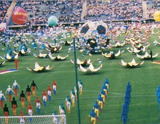 MatteoSorrenti's tweet photo. 8 Giugno 1990. Iniziano i Mondiali di calcio in Italia. Le famose "Notti Magiche" 🇮🇹

Il primo ricordo che vi viene in mente? https://t.co/cOAupP9FE3