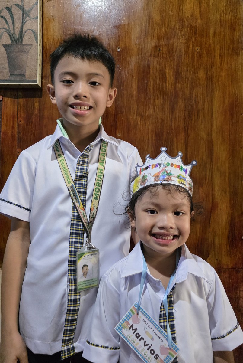 angelagulde's tweet photo. 1st day of School 💓 https://t.co/j964c2OfLt