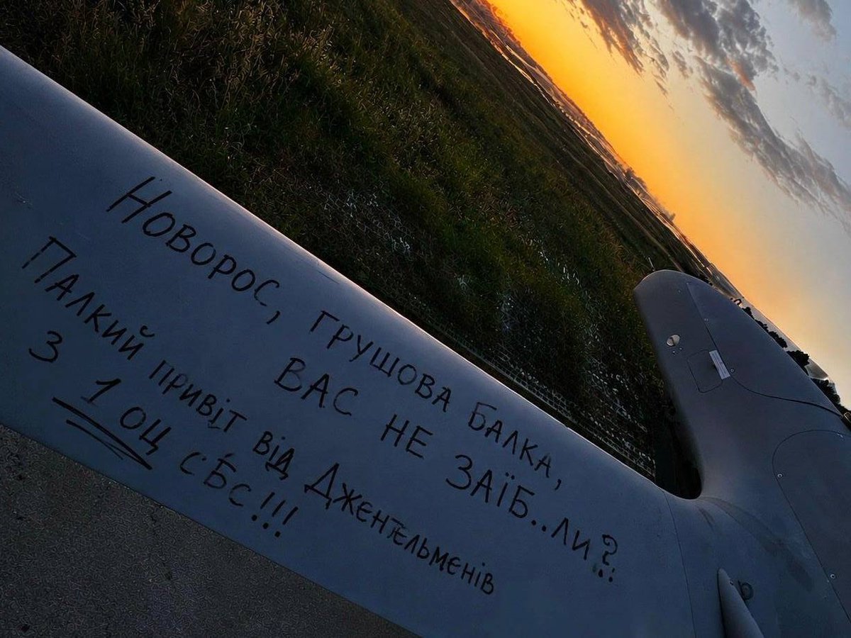 414magyarbirds's tweet photo. Magyar's poetry updates regarding strikes on a particularly important piece of Russian military infrastructure:

Pear-flavored Vesuvius. 🔥 Ajja-Ajja.

An ordinary worm fuel depot is just a plastic cup of Zippo lighter fuel compared to “Grushovaya Balka” (“Pear Ravine”) near Novorossiysk – the largest oil monster in southern swampistan and the entire Caucasus.

The Grushovaya tsar-barrel holds between 1.2 and 1.4 million tons of the bloody pear-flavored syrup in its storage tanks at any given moment. The stuff flows through underground tunnels into tankers at the Sheskharis port terminal in Novorossiysk, where it is exchanged for little pieces of paper featuring dead American presidents.

During the night of June 8, a freedom-loving Ukrainian Bird provided a repeat, and therefore more refined, episode of “spontaneous combustion caused by sadness” for the infernal pear syrup, in the finest traditions of an unscheduled eruption of Vesuvius.

Local worm chats are convulsing in exactly the right way – flooding the internet with betrayal, valuable battle damage assessment, and self-inflicted emotional collapse. Sometimes a tsar-barrel is worse than a powder keg.

🔥🔥 Jimmy Jimmy, Ajja-Ajja.

And of course, there is more to come.

The swamps will never be what they once were. Quiet, cozy, and deep rear area are no longer synonyms. They’re not even related words anymore.

A joint operation and courtesy visit by the @usf_army  (carried out by the @1usc_army of the USF), together with the Special Operations Forces and other components of Ukraine’s deep strike capability.

USF Online Dashboard “PIDRAKHUYKA”

https://t.co/nud6c36JAg

MAGYAR 🇺🇦
08.06.26