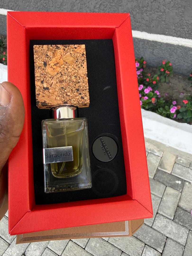 Cohannnnn's tweet photo. One of the best perfumes I've ever had the privilege of using, smells so good and rich. Longevity is fire.
N275,000. https://t.co/vMFjMpeGCX