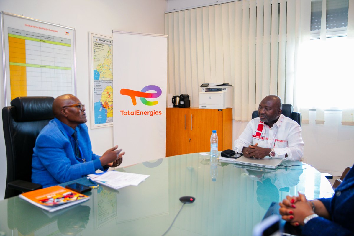 UNFPACameroon's tweet photo. During a visit in Douala,economic capital, @DrJustinKoffi met with executives from @TotalEnergies #Kamlog, @business_bfc @AGLgroup_ #Groupe Arno &amp; #CMACGM. The mission successfully secured commitments for internships, fixed-term contracts, &amp; permanent employment for fellows. https://t.co/EneBnX8jNS
