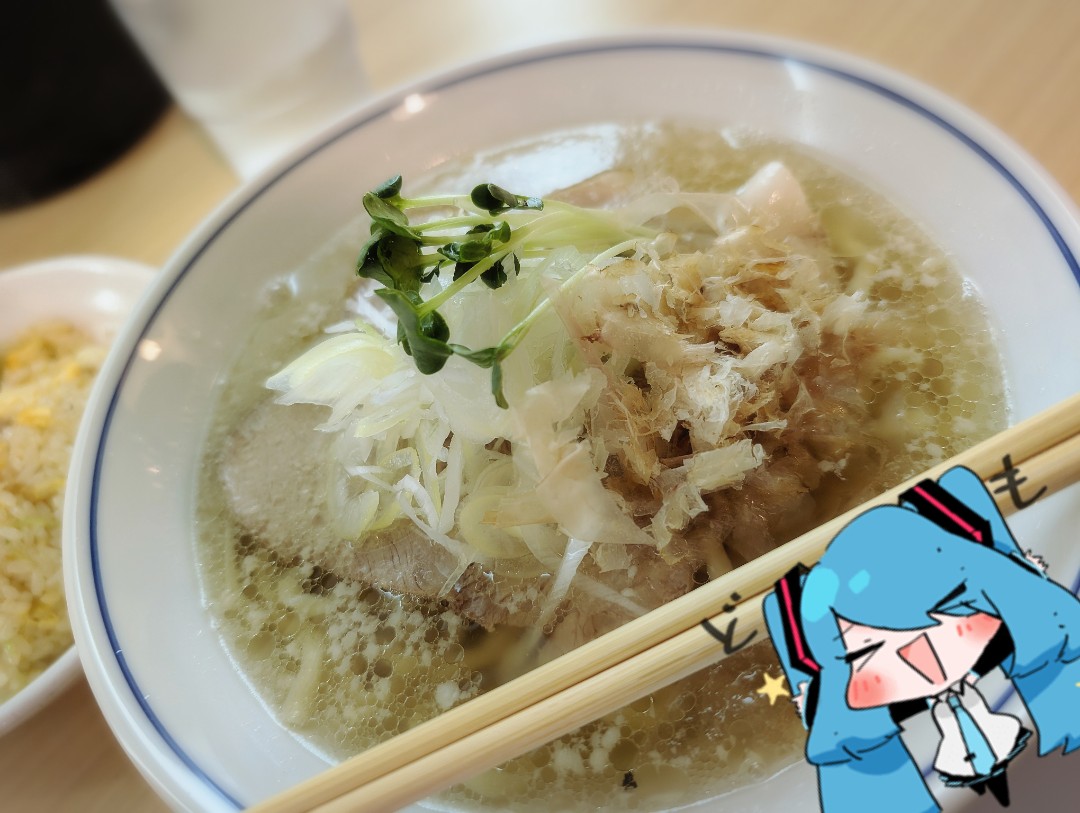 RenTo_2525's tweet photo. あと職場の後輩ちゃんにオススメしてもらったラーメン屋さん『らーめん鱗』でめんめめん！してきました🍜✨️塩ラーメンも炒飯も大変美味しかったです🙏🏻💕 https://t.co/vtQ1STSkLH