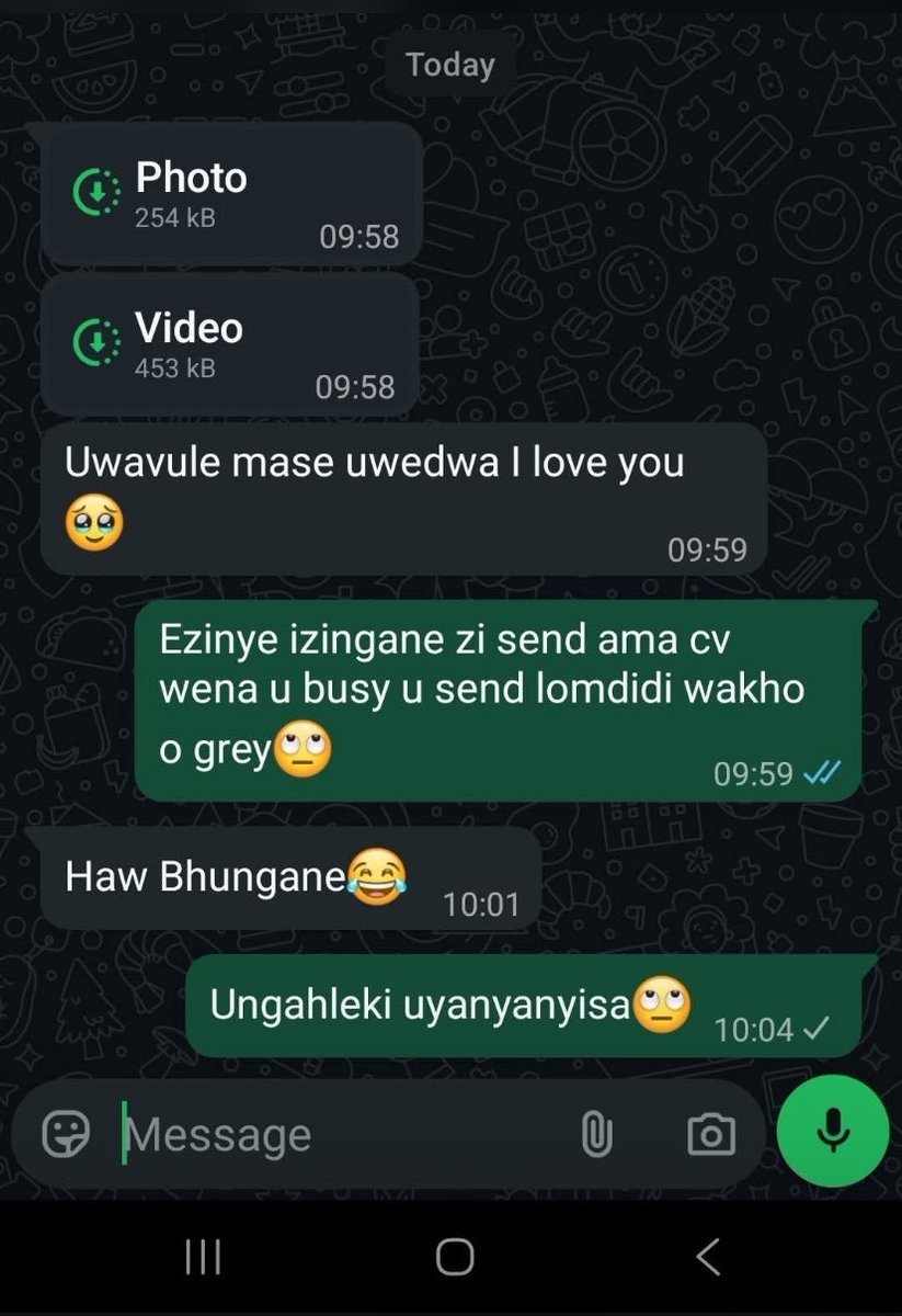 EmmiieTLO's tweet photo. Abafana 😂😅🤣i give up 🤦‍♀️ https://t.co/7BgnEUgLxK
