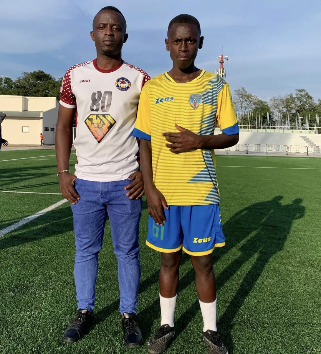 Amavubistars's tweet photo. 🚨🔵 𝐁𝐑𝐄𝐀𝐊𝐈𝐍𝐆: Daniel Muhoza and Fabio Ndikumana are set to be unveiled as new Rayon Sports players ✍️

Official announcement expected soon as Rayon Sports continue strengthening their squad ahead of the new season 🔥⏳🇷🇼 https://t.co/OtcPuaWR7c