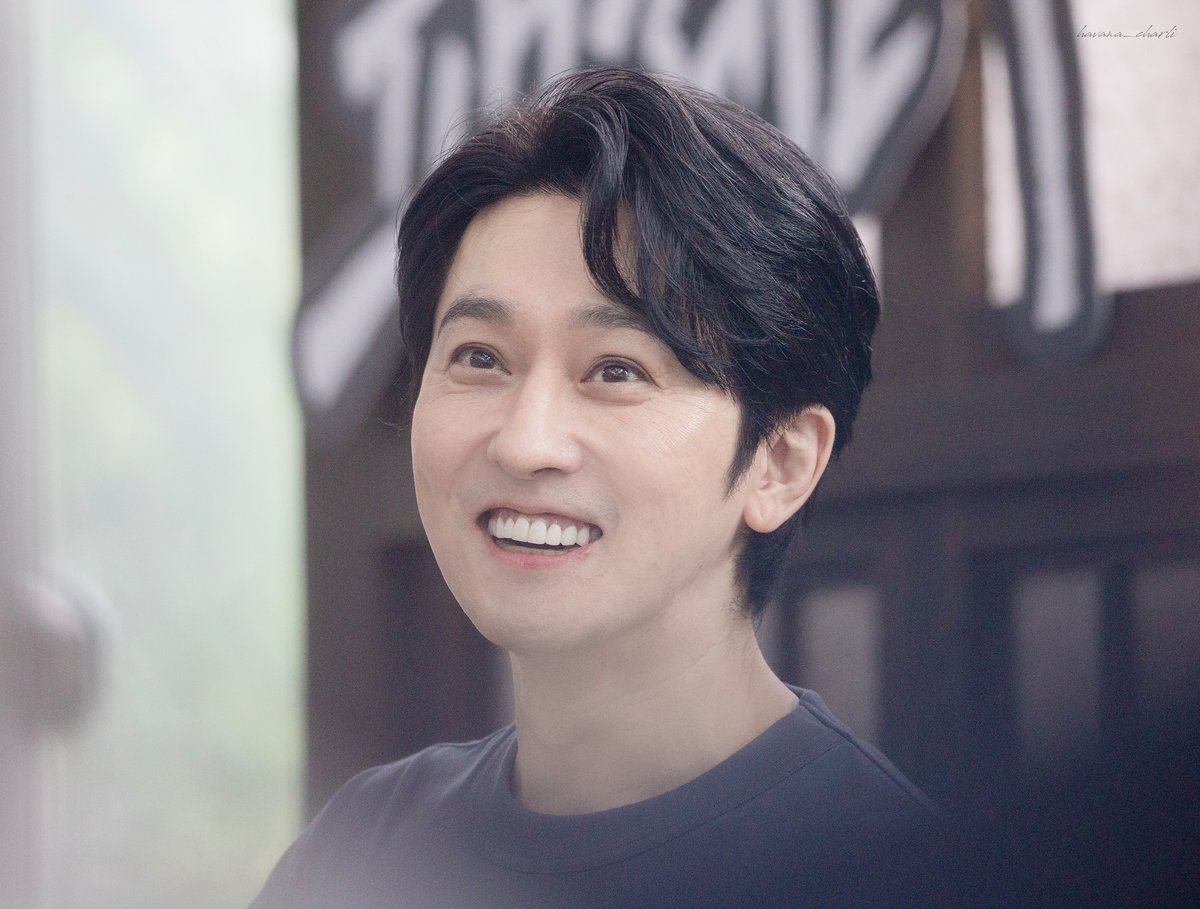 charlis_img's tweet photo. 260607 팬레터 막공
퇴근길 인사

#강필석 배우님

편지 수거 요정 https://t.co/UZ3QefZgUx