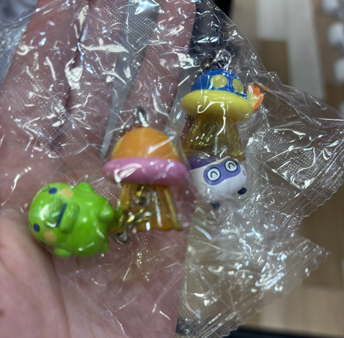 19951004jhtm's tweet photo. たまごっち　UFOスイング　ガチャガチャ　交換

譲）くちぱっち、ますくっち

求）まめっち、みみっち、他めじるし、定価買取

大阪市内手渡し https://t.co/f5XhoTRRPq