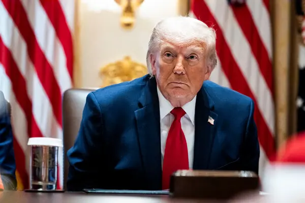 MarioNawfal's tweet photo. 🚨 BREAKING: 

🇮🇷🇺🇸🇵🇰 Back-channel diplomacy continues: Iran says it is actively exchanging messages and holding talks with the U.S. via Pakistani mediator.  

 Source:@SkyNewsArabia_B / Writer: Samuel https://t.co/wPxBVcDBcE