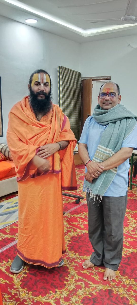 RajeevOjha13's tweet photo. प्रख्यात आध्यात्मिक चिंतक एवं विचारक, अयोध्या की सांस्कृतिक परंपरा के मर्मज्ञ और सिद्धपीठ श्रीहनुमत निवास के पीठाधीश्वर आचार्य मिथिलेशनन्दिनीशरण जी महाराज को जन्मदिन की अशेष शुभकामनाएँ एवं बधाइयाँ
#birthday #sanatandharmaसनातन #ayodhya #rammandir https://t.co/0oTz4RYzgz