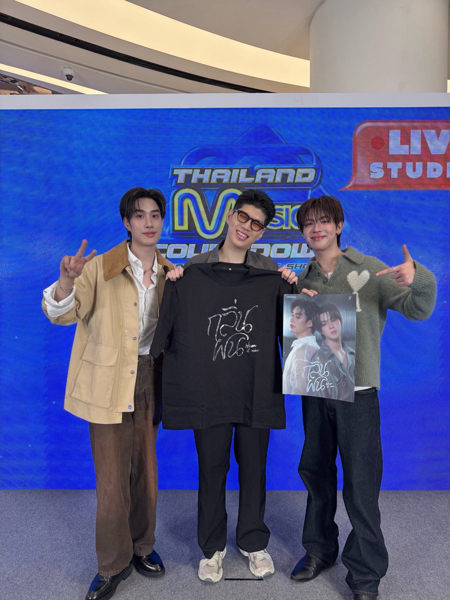 DMDMusicTH's tweet photo. TleFirstOne Duo Debut Single “กลิ่นฝน (When It Rains)” Press Tour 🌧️☔️

ขอขอบคุณ @TMCcountdown ที่ให้เกียรติ “เติ้ล” และ “เฟิร์สวัน” ได้มาพูดคุยและโปรโมทเพลง “กลิ่นฝน (When It Rains)” ในวันนี้นะคะ 🫶🏻

TFO 1ST DUO SINGLE PRESS
#WhenItRainsPressTour

#กลิ่นฝนByTleFirstOne
#TleFirstOneDuoDebut
#TLE_mtm #FirstOne
@TLE_mtm @firstone_wnk
#DMDMUSIC