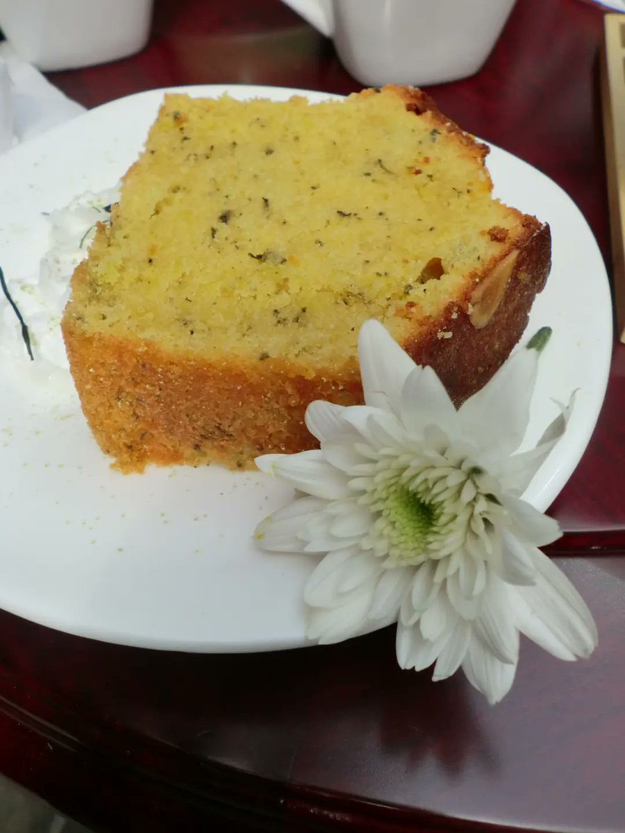 KnzNchs's tweet photo. Him: "You left your coffee mug at my place again " Me: "Oops, just bring it over tonight + I’ll save you the last slice of matcha cake we bought earlier "， https://t.co/qoPAI902Ii