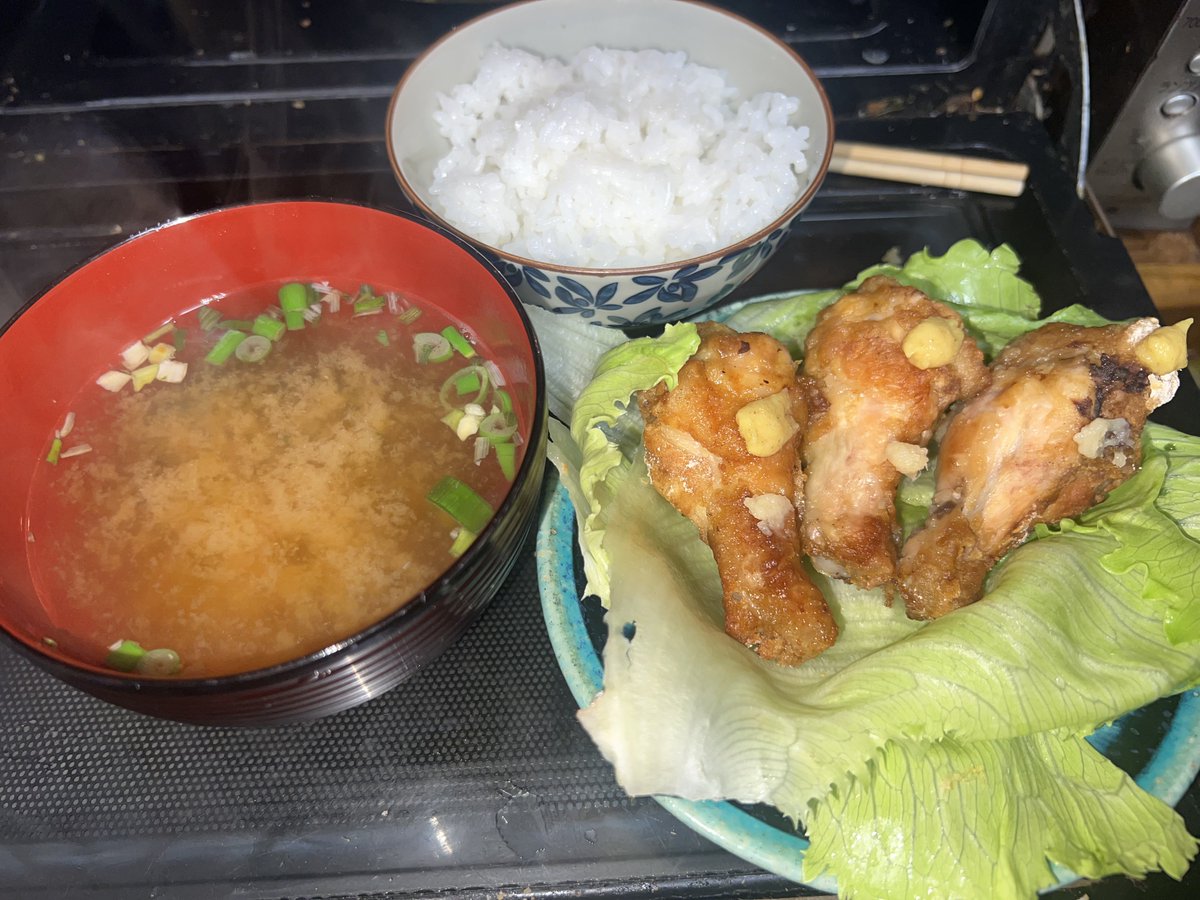 RobesBlue's tweet photo. 小雨の夕暮れU・x・U散歩
終えて、油で揚げない鶏唐定食
いただきます🙏 https://t.co/bQUG5B3I2h