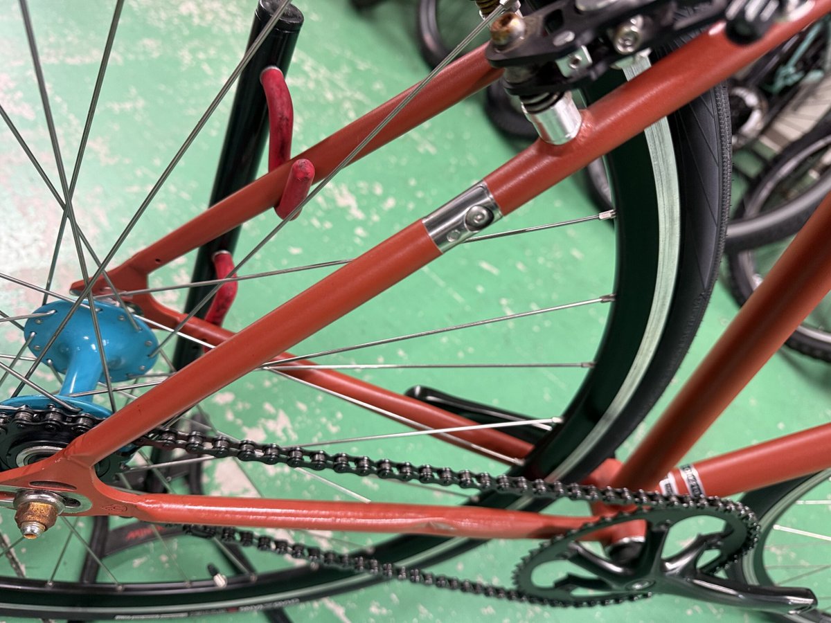 buychari's tweet photo. 【宇都宮ファクトリーストア 買取実績】
個性あふれる人気のピストバイクをお買取させていただきました
「CINELLI TUTTO」
使用感が少なく、各部の動作も良好な状態でした
各部の状態が良く、カスタムベースとしても人気の高いモデルのため、高価買取となりました!
#CINELLI
#TUTTO
#ピストバイク https://t.co/G5qbpHoSQR