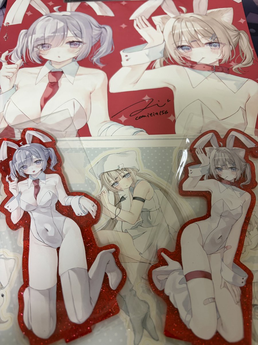 lion3761's tweet photo. 昨日のコミティアの戦利品！
りりちゃん(@Ri0177)の所にお邪魔しました。
色紙残ってるとは思ってなかったし、2つも買うつもり無かった…
けど、自分にはどちらかを選ぶなんて出来なかったのよ…
(ぜひ牛ビキニ病ちゃんの全身画を…) https://t.co/mukqHYBJ4v