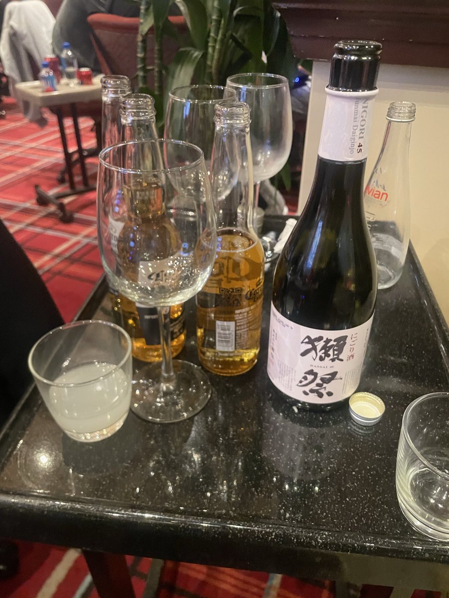 ImGood_Blue's tweet photo. 10k DC飛んで、まだPrivate Gameが続いてるというので参加、今夜はGameも酒もMixらしい🍶×🍺
昨年からPrivate Gameの仲間に加わったDamon、だ��ぶ出来上がってるなぁ🤒 https://t.co/LzhgpPSpiF