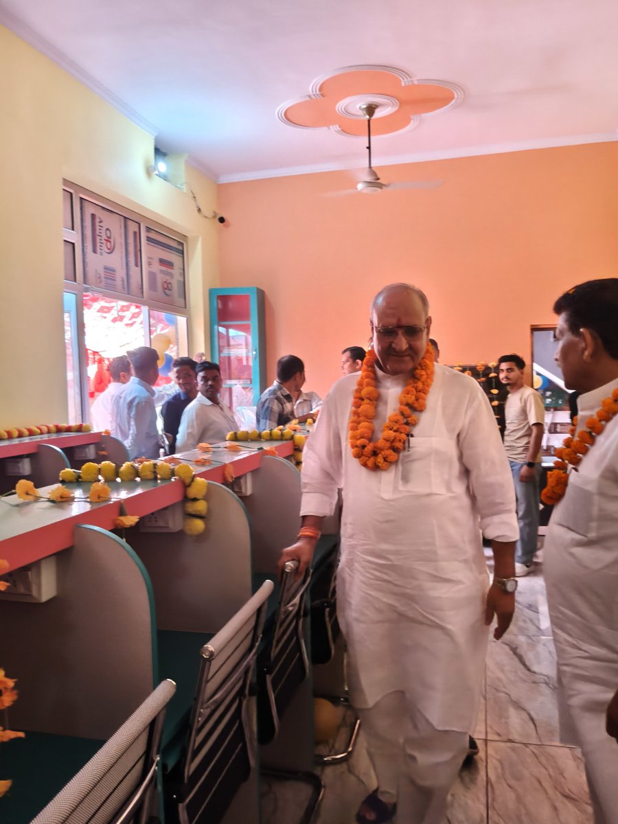 MajraRaj's tweet photo. जनपद सहारनपुर की विधानसभा नकुड की नगर पंचायत चिलकाना में श्री विमल कुमार शर्मा जी तथा श्री राजेश सैनी जी द्वारा संचालित की गई लाइब्रेरी के उद्घाटन अवसर पर उपस्थित होकर अपनी हार्दिक शुभकामनाएं प्रेषित की https://t.co/yEh5rvD8kt