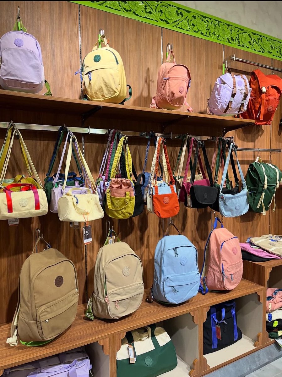azzazsr's tweet photo. toko ini yang selalu muncul pertama kalo nyari "tas tempur paling TOP", kualitasnya dari dulu selalu bagus + mereka kasih garansi SEUMUR HIDUP gratisss! https://t.co/QxBMNULtWE