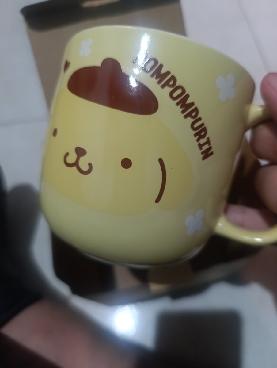 erickyeaaa's tweet photo. Soy un desastre, estoy tan acostumbrado a que todo vaya tan mal que no se lo que es estar bien y pienso que eso es lo normal.

No soy alguien que merezca, no merezco nada, porque nunca tuve nada.

La soledad es la misericordia de lo que me atrevo a llamar la "persona" que soy. https://t.co/xXOe2Anoa7