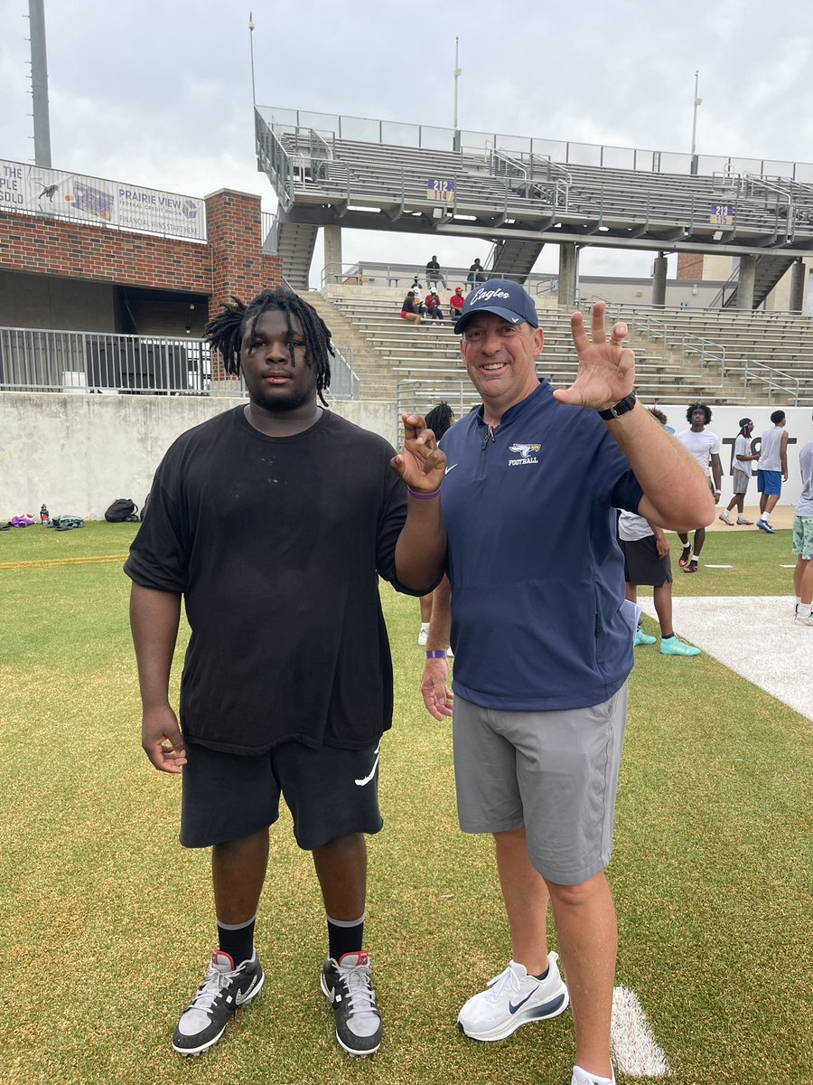 QuinRoss52's tweet photo. @_thechaysetodd_ @CoachmartinezOL @coachjack212 @GSCoachHelton Honestly, thank these people for letting me experience this with them at PV. I look forward to getting more work in. https://t.co/Tl7uQIhtAw