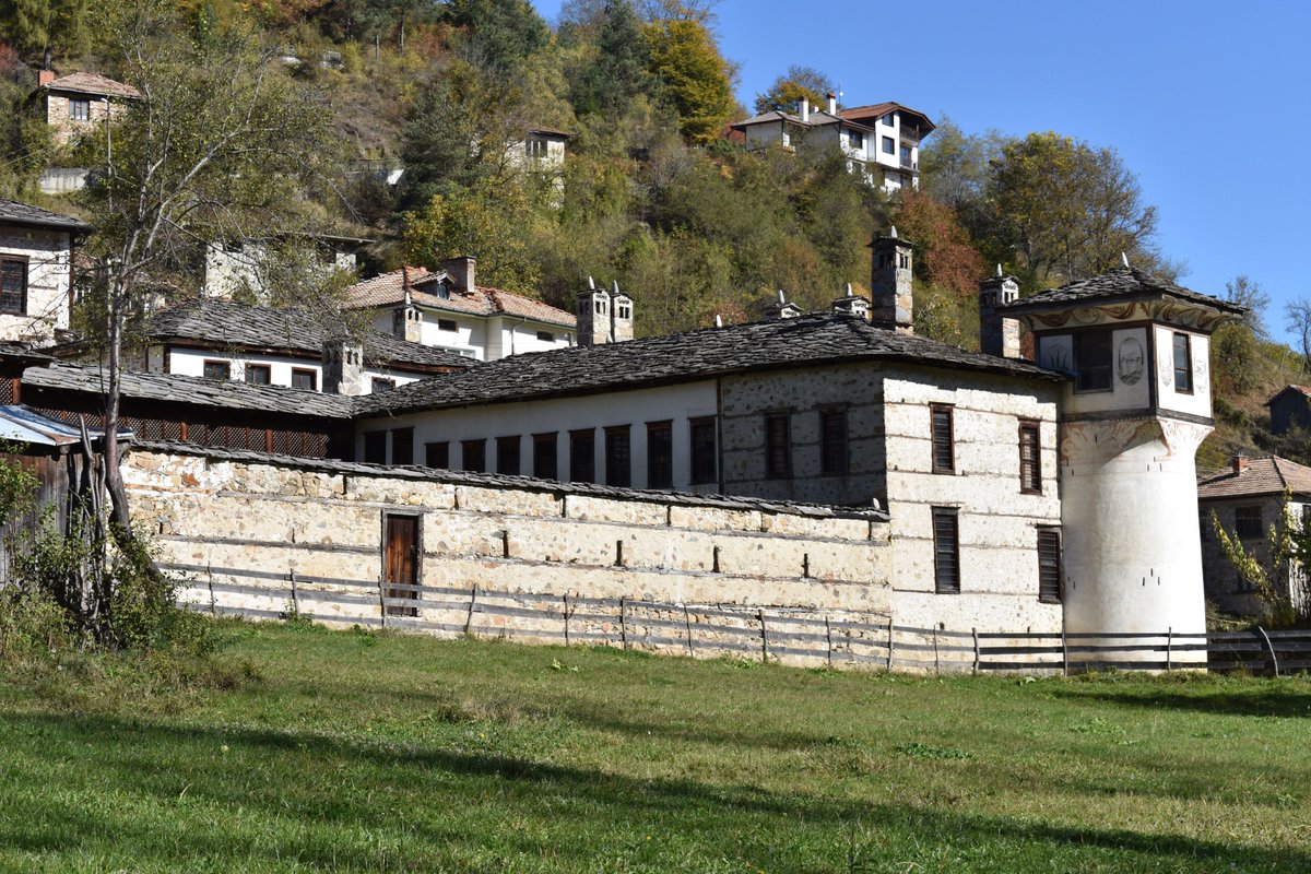 imirchevguide's tweet photo. Агушевите  конаци в смолянското село Могилица. Неслучайно ви споделям често снимки  от там, защото горещо ви препоръчвам да отидете ако не сте ходили.  Истинско великолепие! https://t.co/k0i9BaJIDl