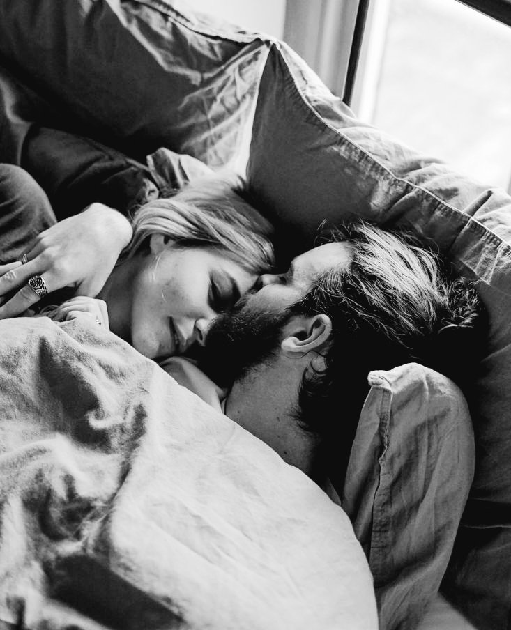 2018Asiax's tweet photo. Il bacio al posto della sveglia 
Questo è un dolce risveglio https://t.co/JCuc5xwLsh