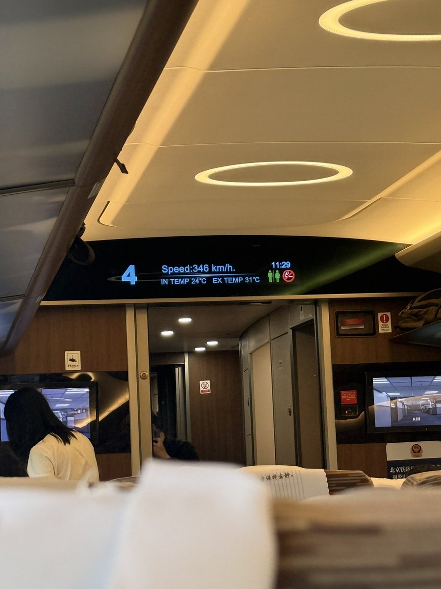 AuroraTan38652's tweet photo. Off to Shanghai on the high-speed rail! 
Beijing and Shanghai are 1200 kilometers apart, a massive stretch of land spanning northern and eastern China. Yet the high-speed rail shrinks that long distance into just 4.5 hours. 
It never fails to amaze me how fast and seamless travel can be.
And here’s the coolest part: I can pre-order food from upcoming stations right on the train. There’s such a great variety to choose from, KFC, McDonald's, soup dumplings, noodles and more. 
Staff will deliver the meal straight to my seat once we arrive at the stop. I’ve got my all-time favorite spicy food today!