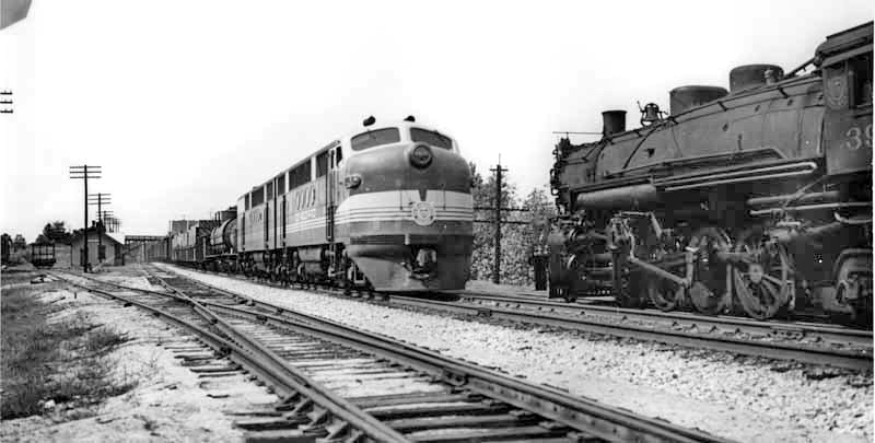 BeytienJoshua's tweet photo. Credit: Frank Ardrey collection

#1940s #vintage #blackandwhitephotography #NorthCarolina #Steam #TRAIN #trains https://t.co/PhVpvOmpnI